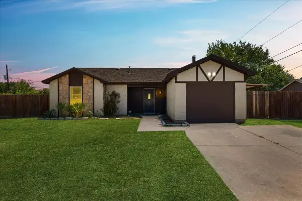 5511 Creek Valley Drive, Arlington, TX 76018