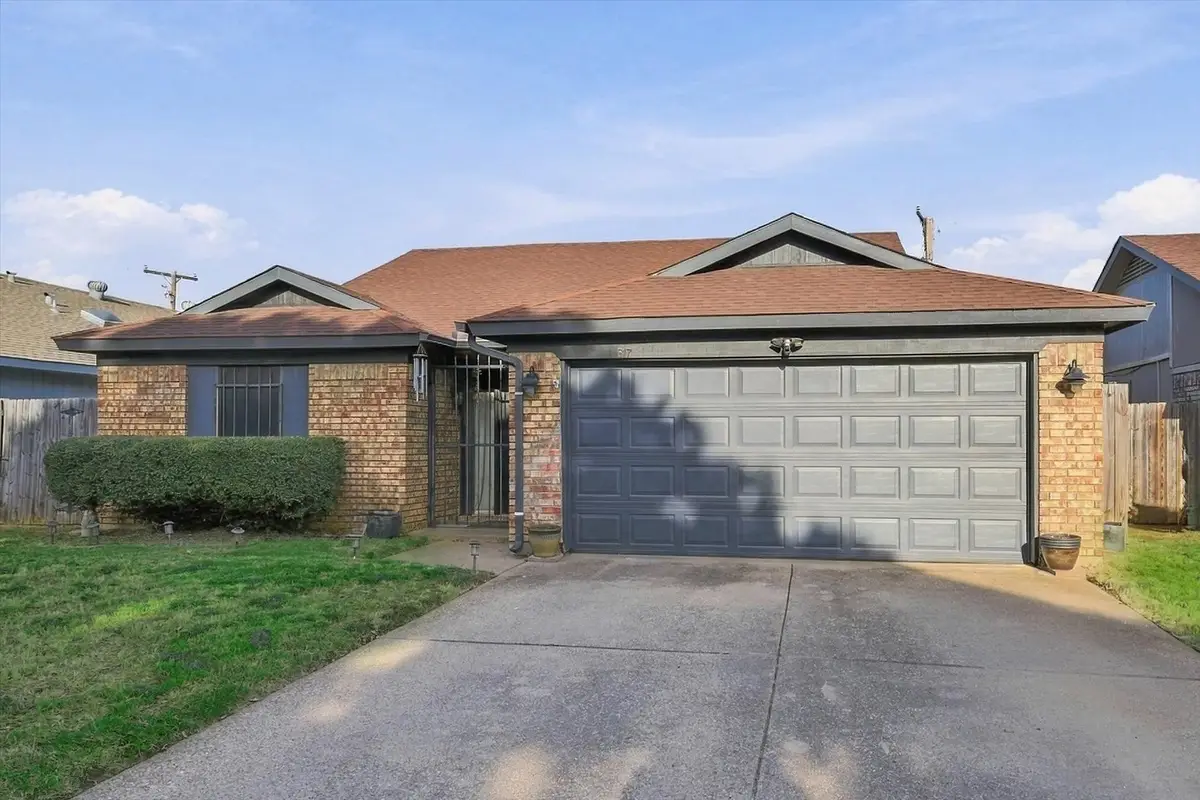 617 Cross Ridge Circle N, Fort Worth, TX 76120 - #1