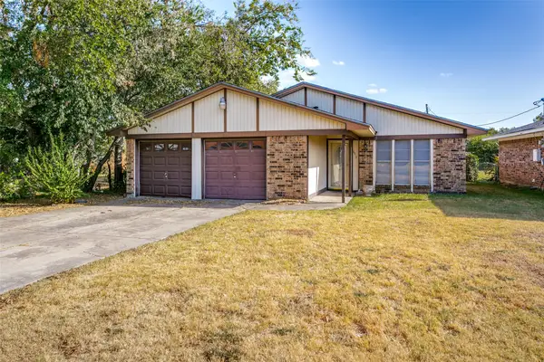 8913 Wilbur Street, White Settlement, TX 76108