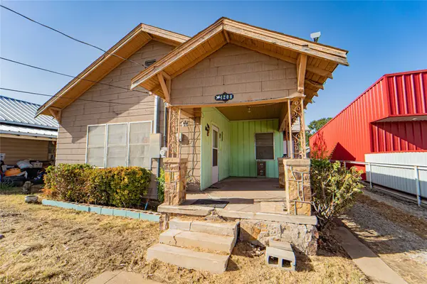 1208 W Walker Street, Breckenridge, TX 76424