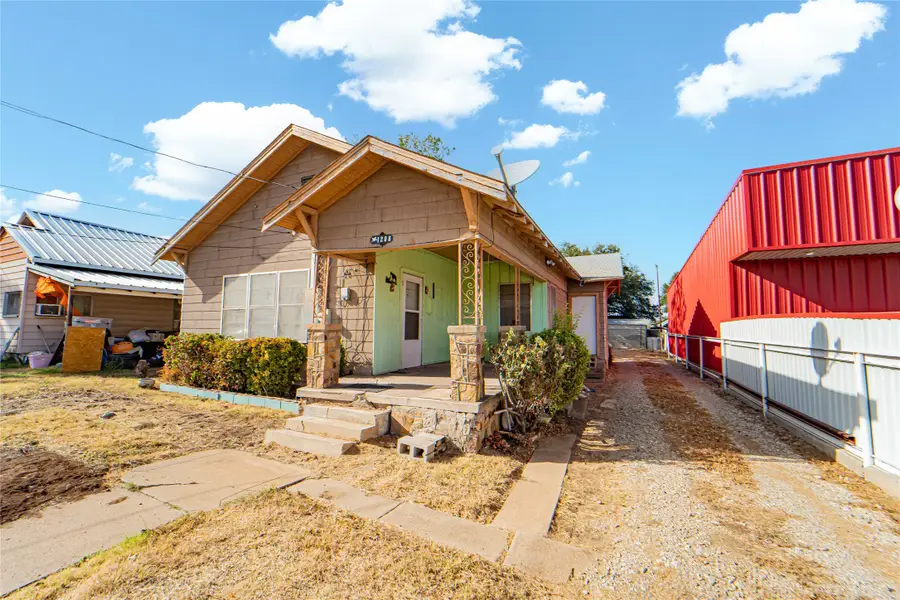 1208 W Walker Street, Breckenridge, TX 76424 - #2