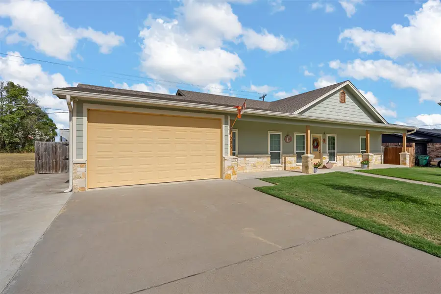 505 David Davis Drive, McGregor, TX 76657 - #2