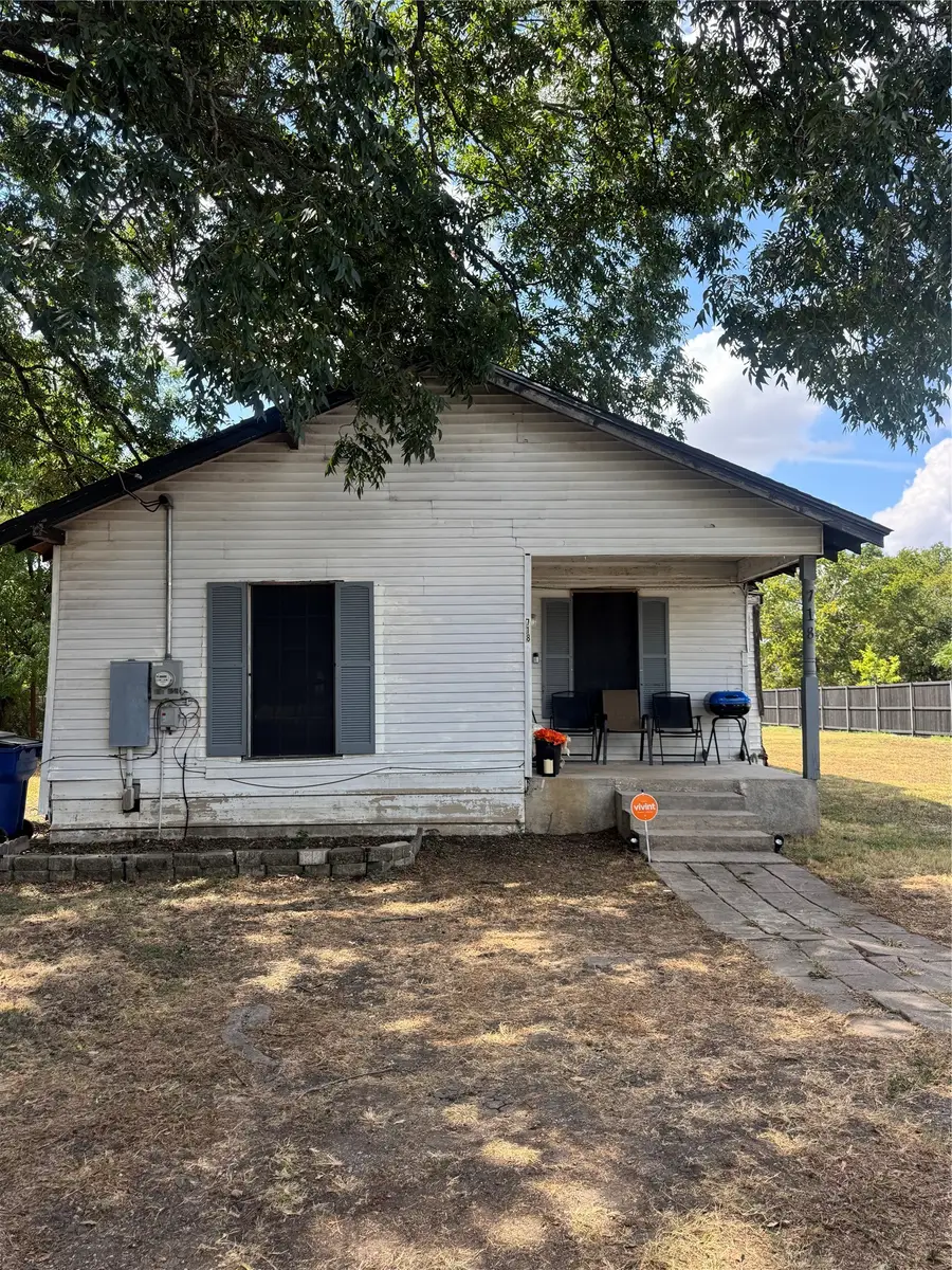 718 E Jefferson Street, Waxahachie, TX 75165 - #2