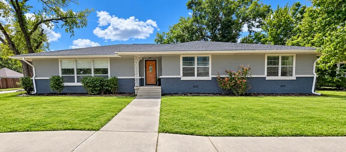 224 E 9th Street, Bonham, TX 75418 - #1