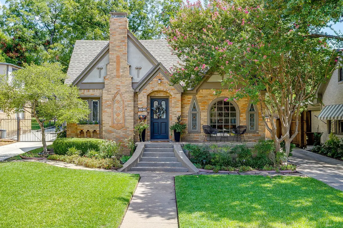 2209 Tremont Avenue, Fort Worth, TX 76107 - #1
