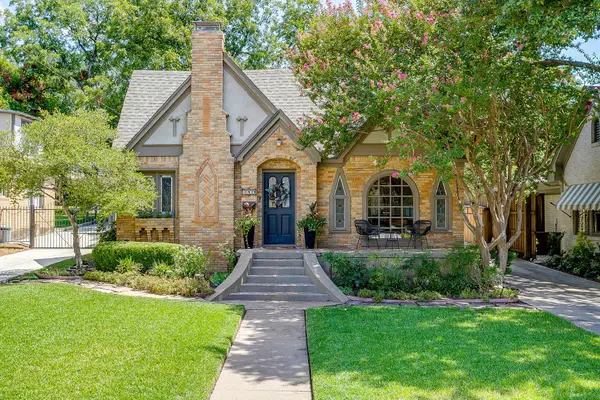 2209 Tremont Avenue, Fort Worth, TX 76107