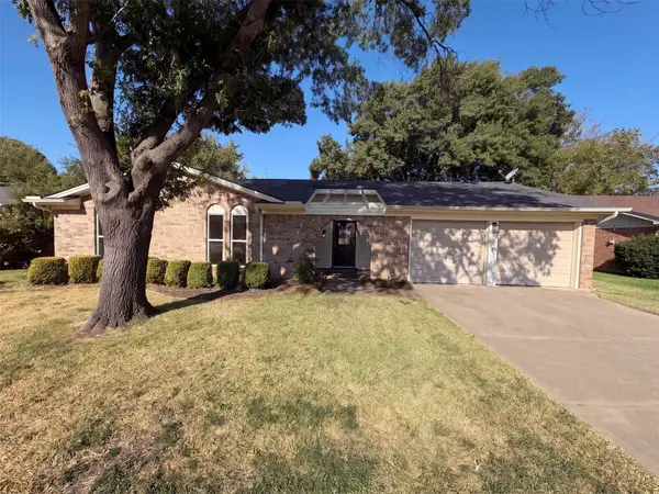 2209 Mountainview Drive, Hurst, TX 76054