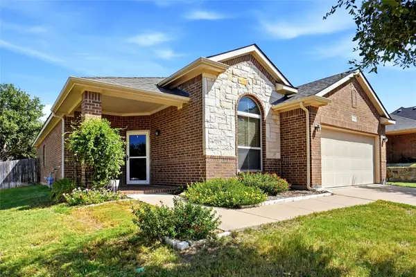 1221 Glenwood Drive, Azle, TX 76020