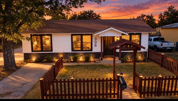 306 Lovelady Street, Cleburne, TX 76033