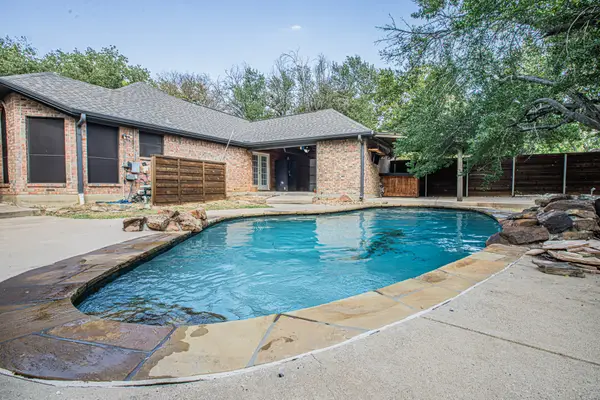 521 Meadowbrook Street, Lake Dallas, TX 75065