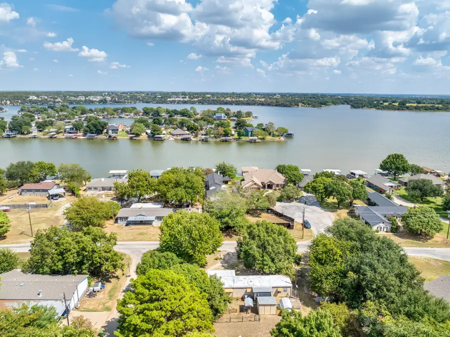 1709 E Apache Trail, Granbury, TX 76048 - #2