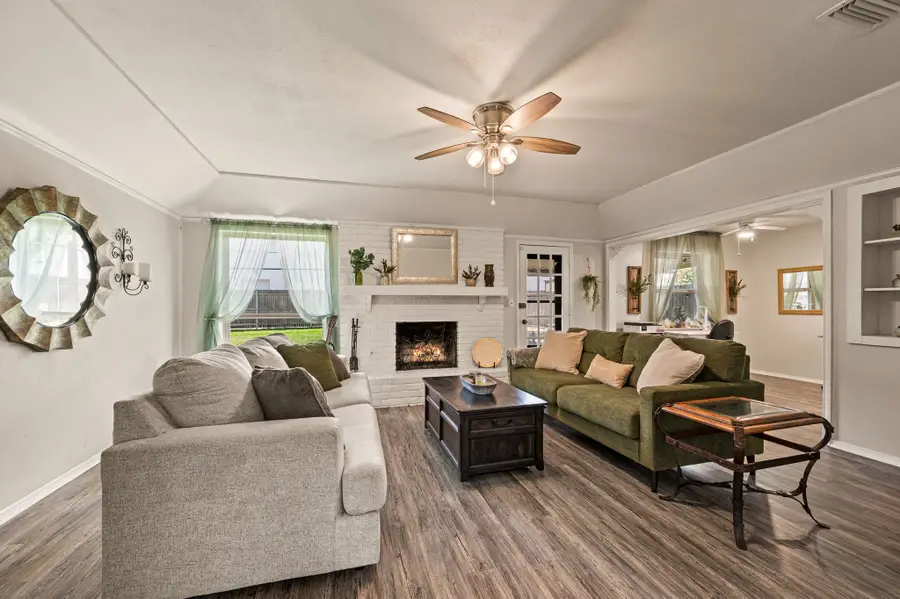 425 Glenwood Terrace, Hurst, TX 76053 - #2