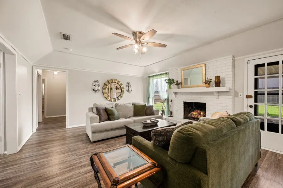 425 Glenwood Terrace, Hurst, TX 76053 - #3