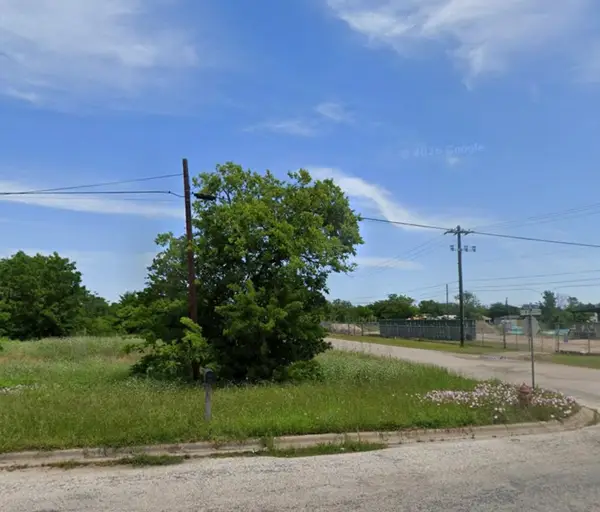 507 W. Houston, Giddings, TX 78942
