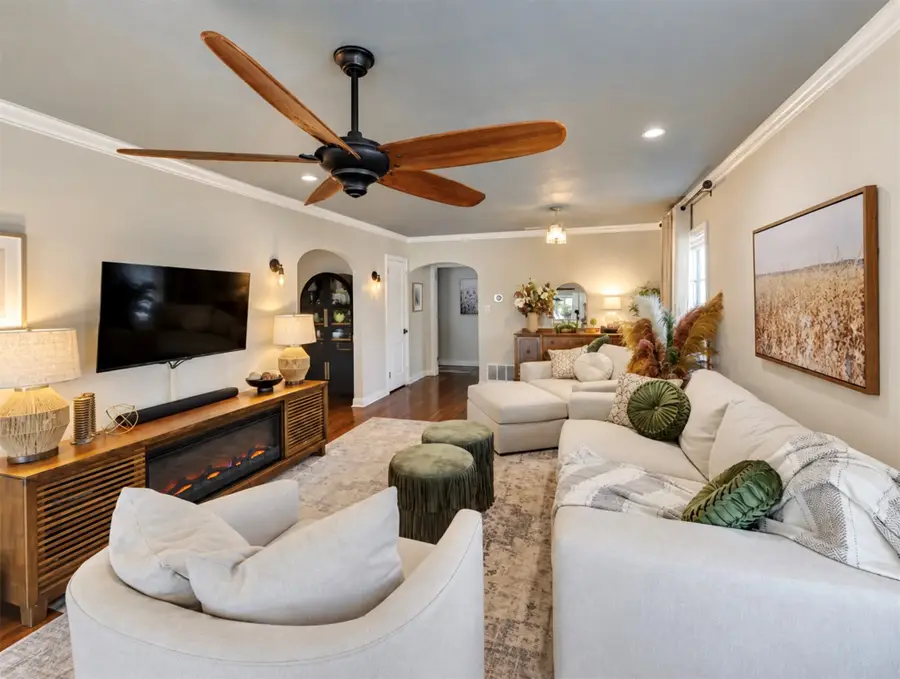 4637 Calmont Avenue, Fort Worth, TX 76107 - #3