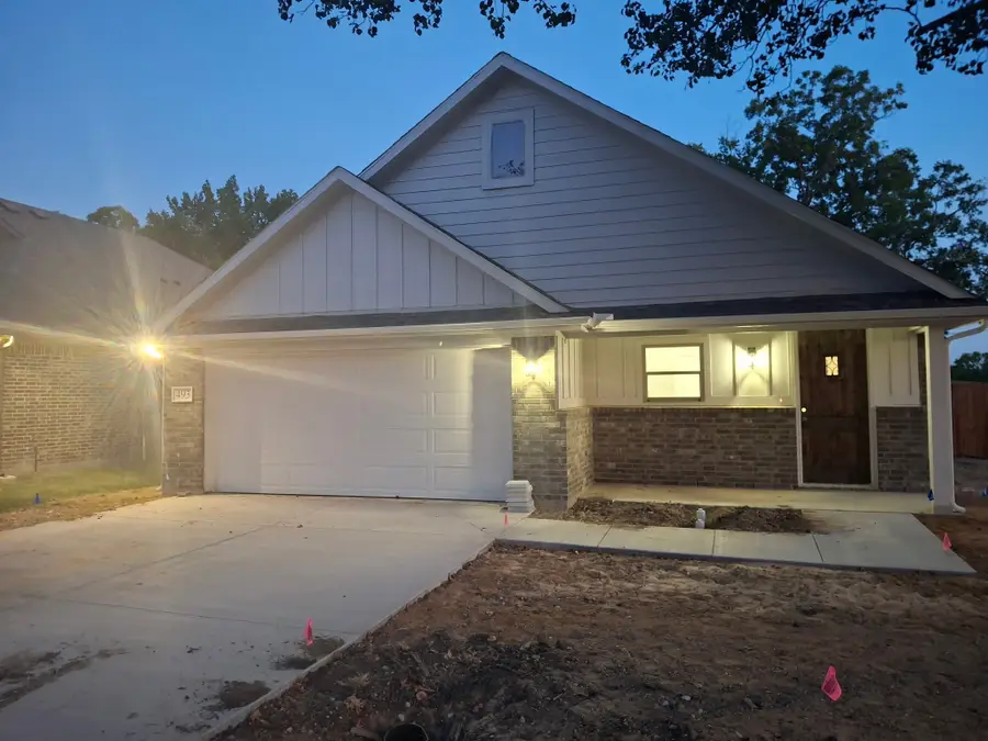 493 W Jefferson Street, Van Alstyne, TX 75495 - #2