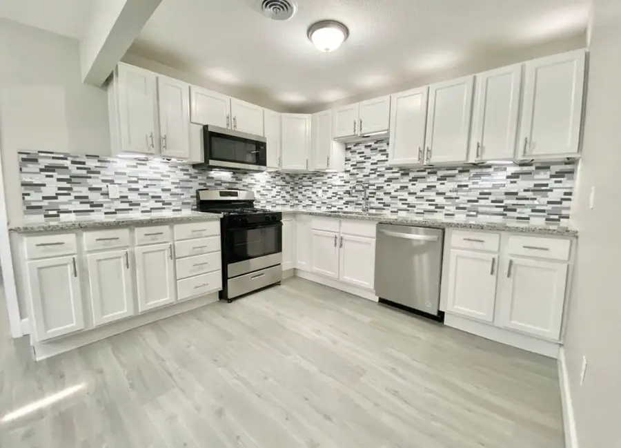 100 17th Avenue N, Texas City, TX 77590 - #2