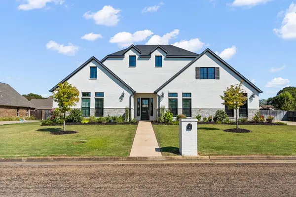 209 Devonshire Street, Mt Pleasant, TX 75455