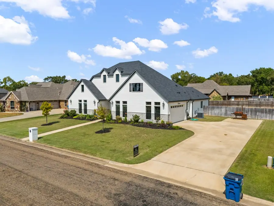 209 Devonshire Street, Mount Pleasant, TX 75455 - #2