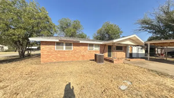 310 Combs Street, Quanah, TX 79252