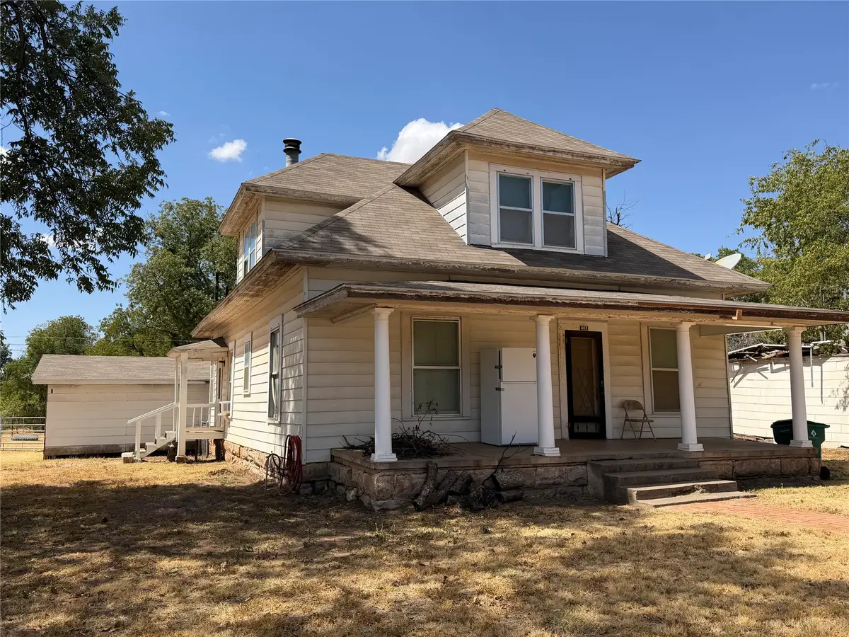 401 N Stratton Street, Seymour, TX 76380 - #1
