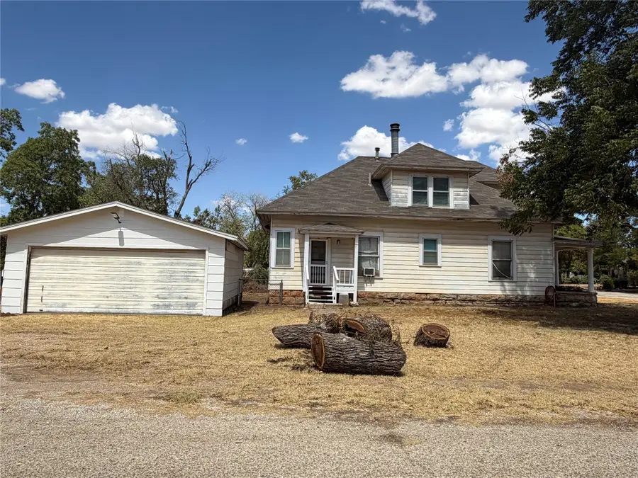 401 N Stratton Street, Seymour, TX 76380 - #2