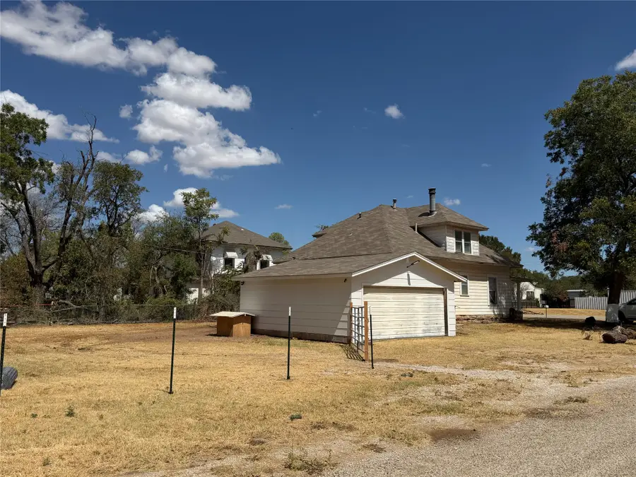 401 N Stratton Street, Seymour, TX 76380 - #3