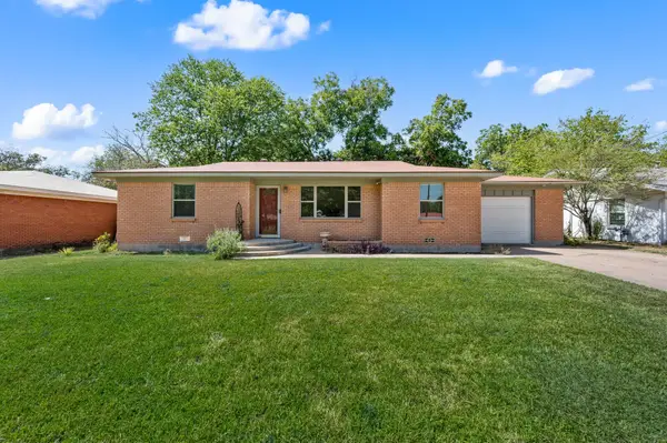 1134 Usher Street, Benbrook, TX 76126