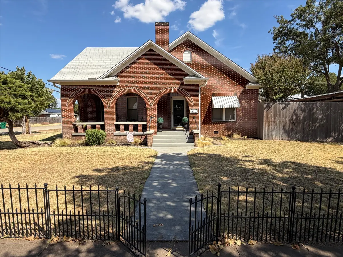 310 N Donald Street, Seymour, TX 76380 - #1