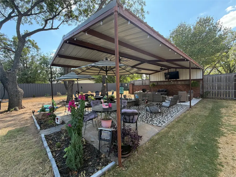 310 N Donald Street, Seymour, TX 76380 - #3