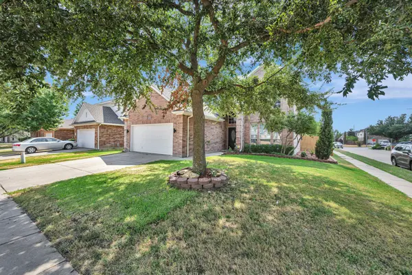 6369 Redeagle Creek Drive, Fort Worth, TX 76179