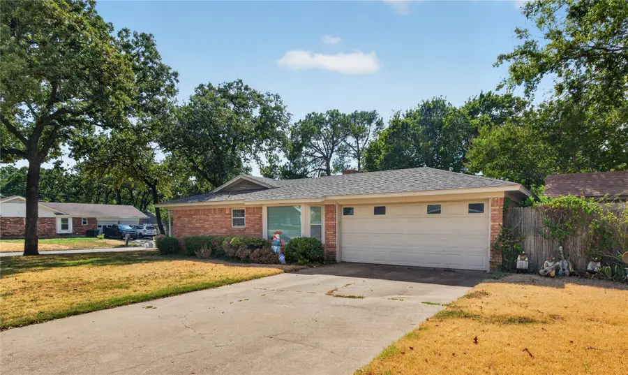 520 Circleview Drive N, Hurst, TX 76054 - #3