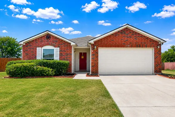 1208 Feather Crest Drive, Krum, TX 76249