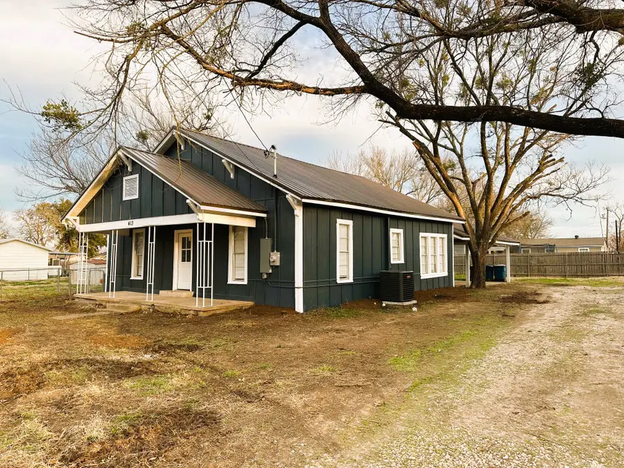 413 E 3rd Street, Blooming Grove, TX 76626 - #2