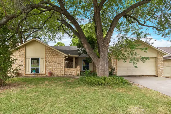 1016 Hazelwood Drive, Mansfield, TX 76063