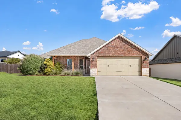 5002 Wearing Way Drive, Granbury, TX 76049