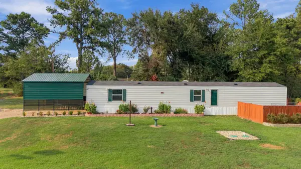 22107 Lakewood Drive, Frankston, TX 75763