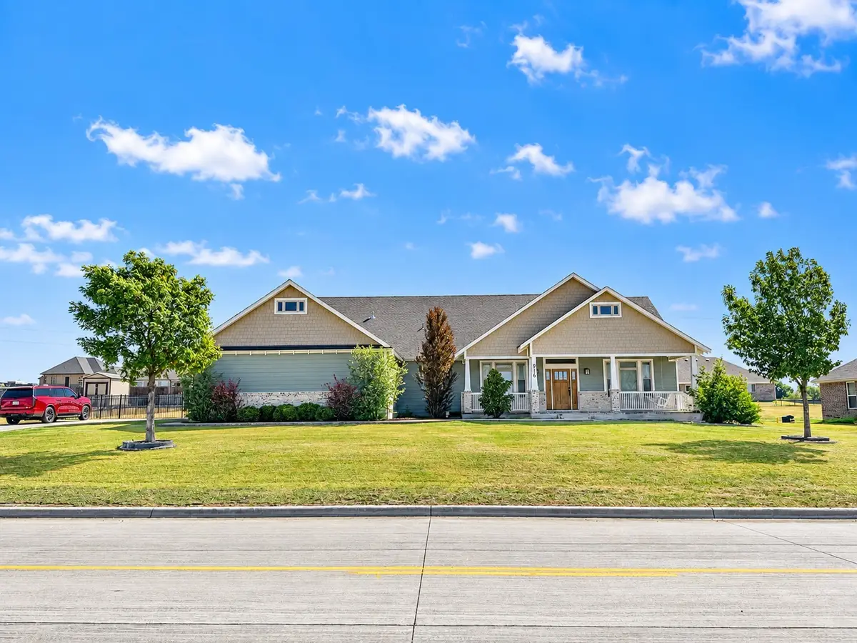 916 N Mesquite Street, Muenster, TX 76252 - #1