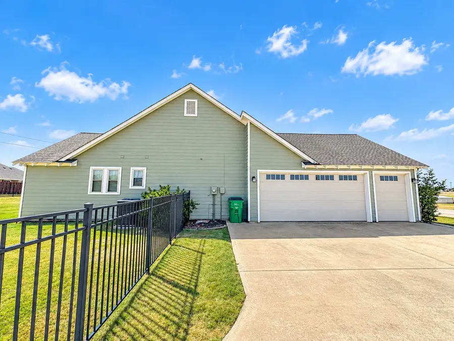 916 N Mesquite Street, Muenster, TX 76252 - #3