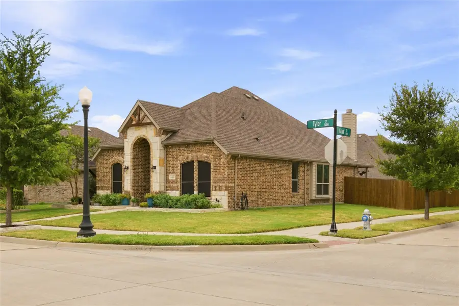 1612 Tyler Street, Waxahachie, TX 75165 - #2