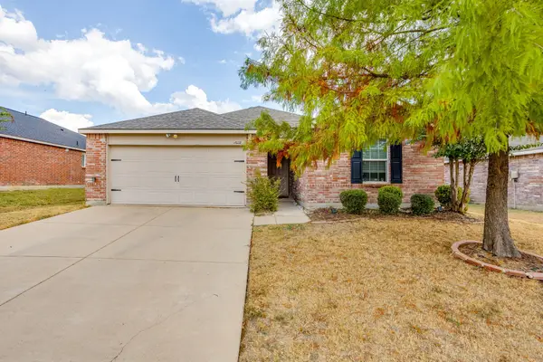 1204 Foxglove Lane, Burleson, TX 76028