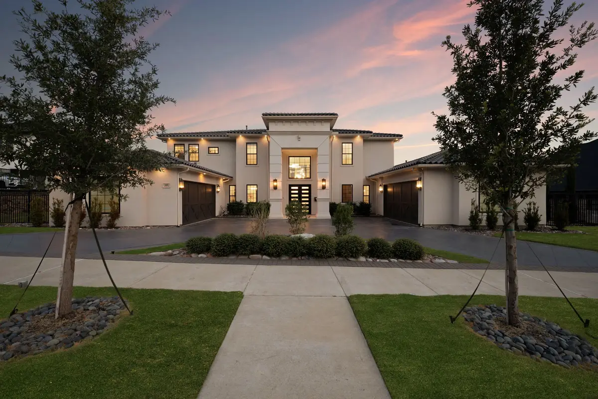 1121 Excalibur Boulevard, Lewisville, TX 75056 - #1