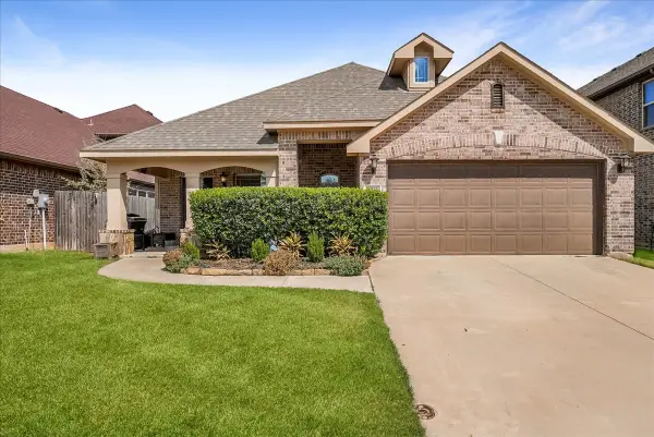 4332 Sweet Clover Lane, Fort Worth, TX 76036