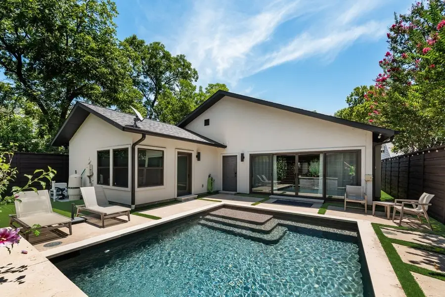 8715 Forest Hills Boulevard, Dallas, TX 75218 - #2