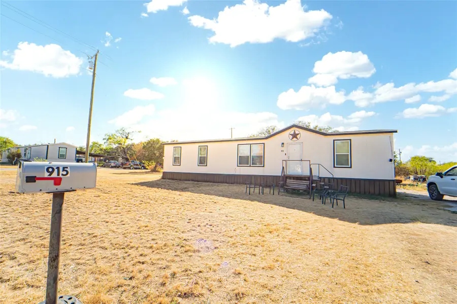 915 S Miller Street, Breckenridge, TX 76424 - #3