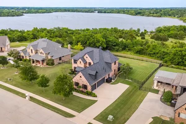 1017 Hilltop Drive, Lavon, TX 75166