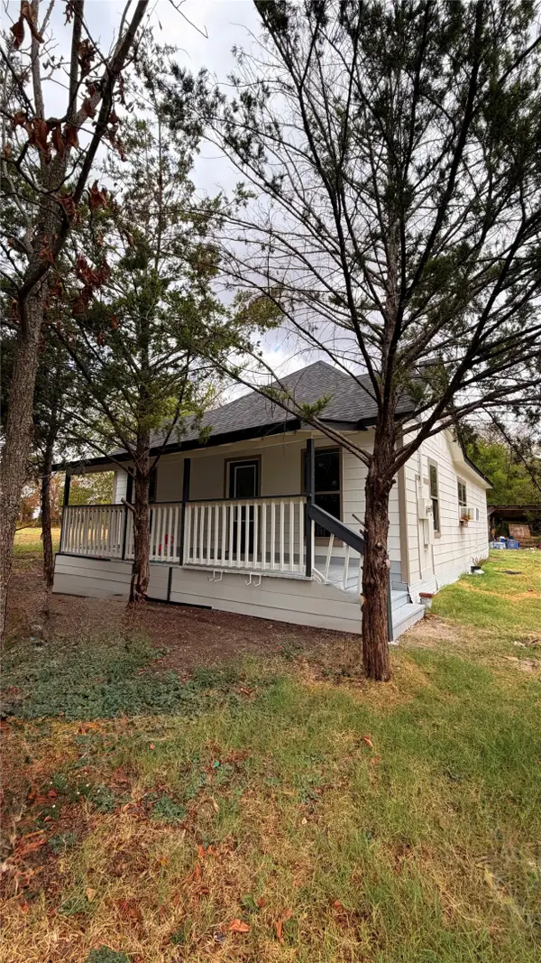 206 E Canton Street, Palmer, TX 75152
