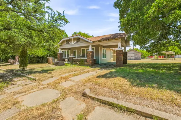 125 S Bell Street, De Leon, TX 76444