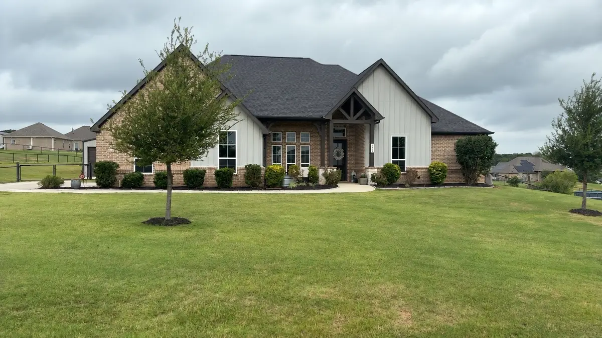 450 Christian Way, Azle, TX 76020 - #1
