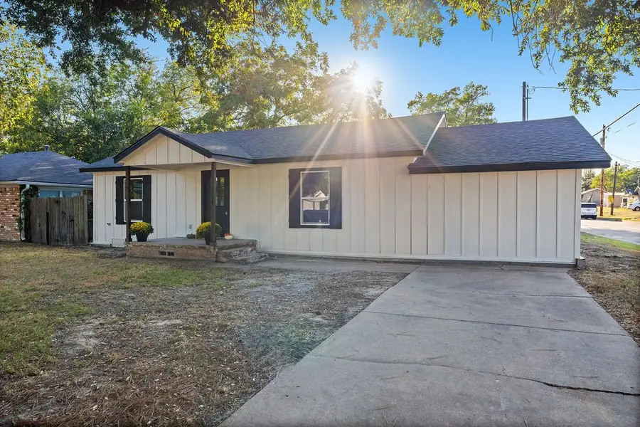 1047 Davis Street N, Sulphur Springs, TX 75482 - #2
